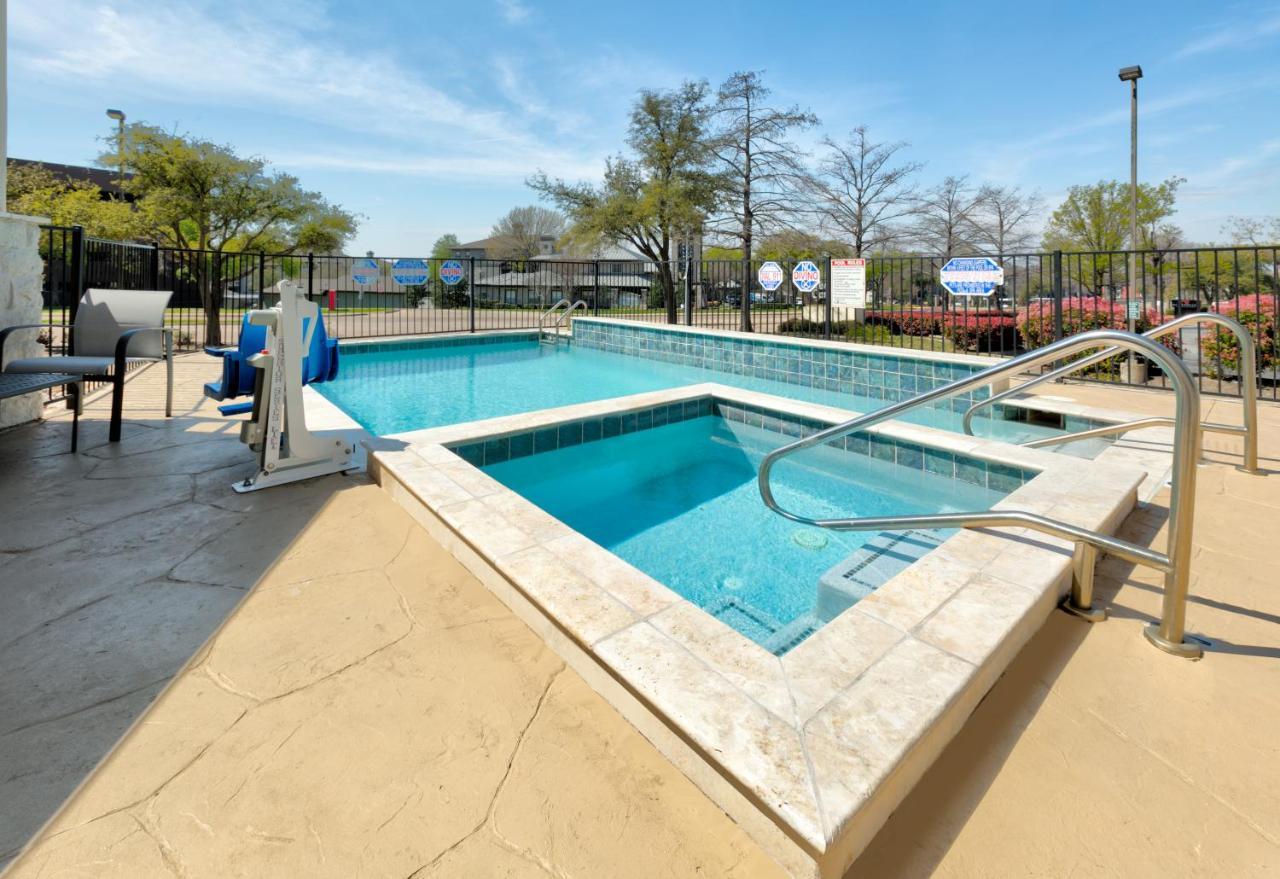 Holiday Inn Express & Suites - Dallas Park Central Northeast By Ihg Exteriér fotografie